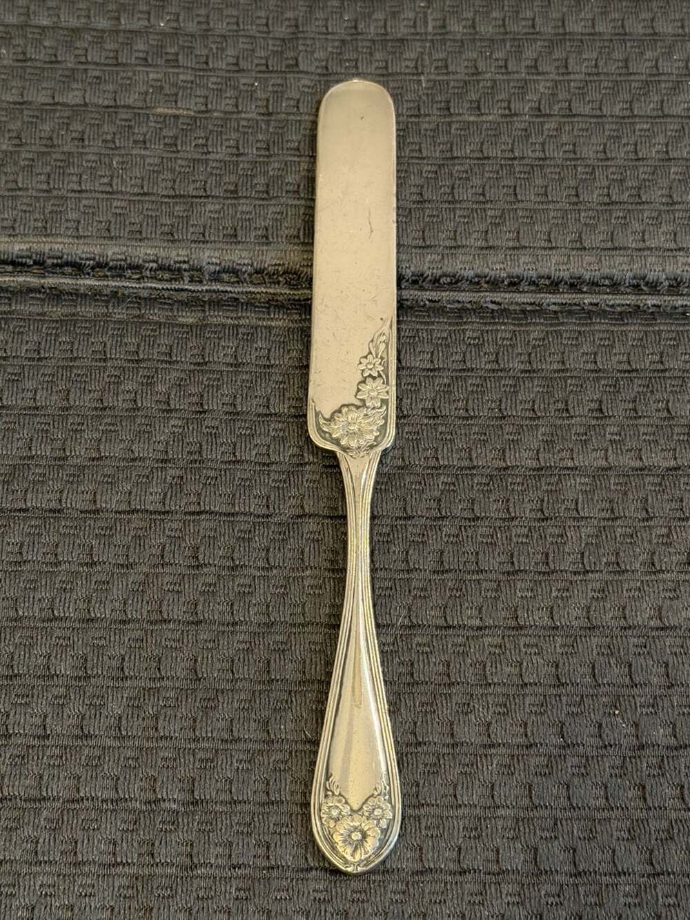 Daisy-New Daisy Youth Knife Silverplate 1910 No Monogram by International Silver